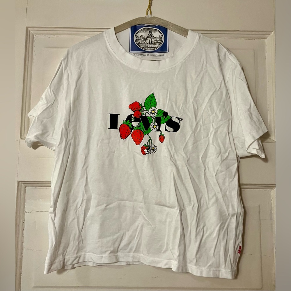 Levi's Strawberry Blossom Logo Tee